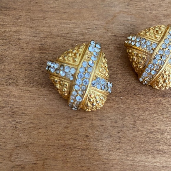 RARE VINTAGE CHUNKY GOLD PAVE CLIP ON DIAMOND EARRINGS - Picture 4 of 9
